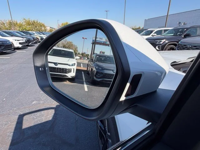 New 2027 Opal White Pearl Volkswagen 2.0T SEL image 9