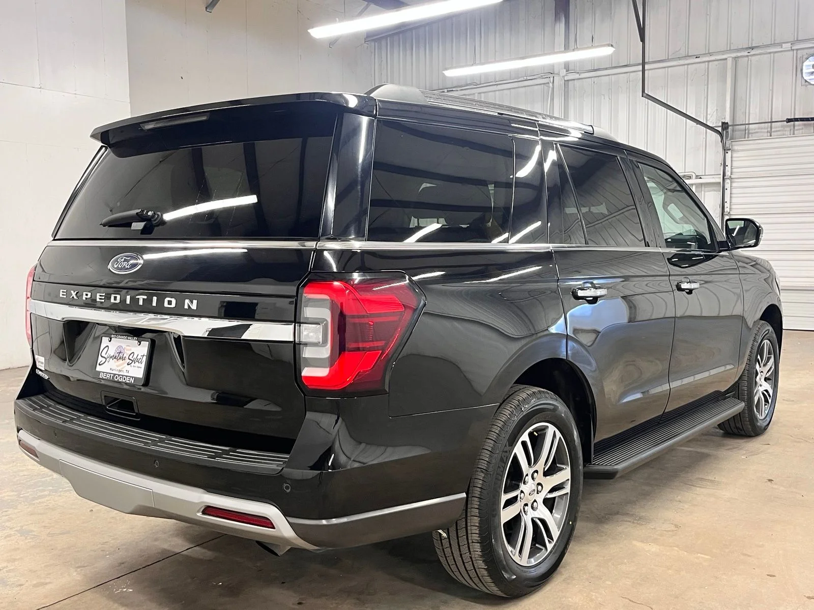 Used 2024 Black Ford Limited image 7