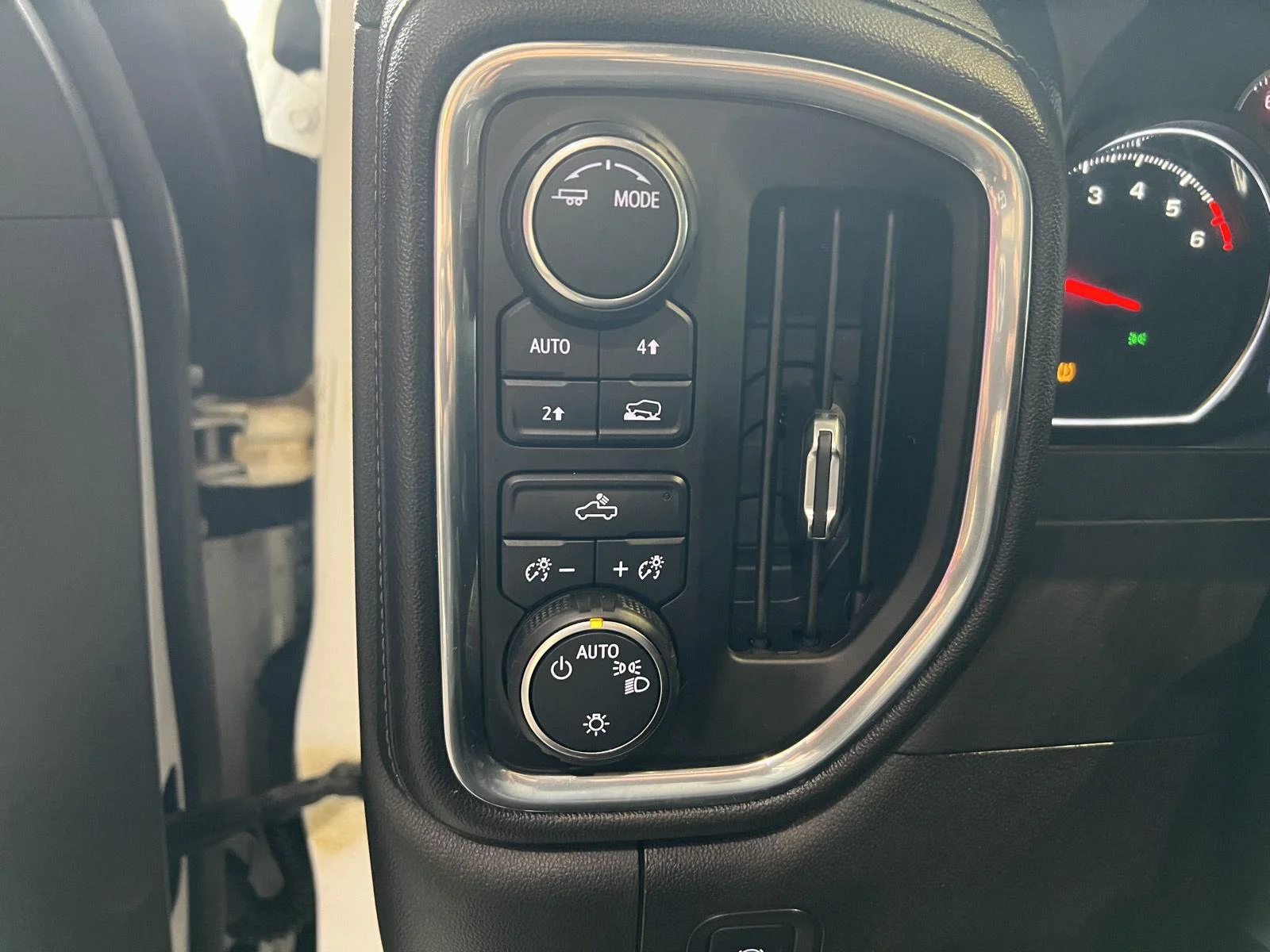 Used 2021 Summit White Chevrolet LT image 13
