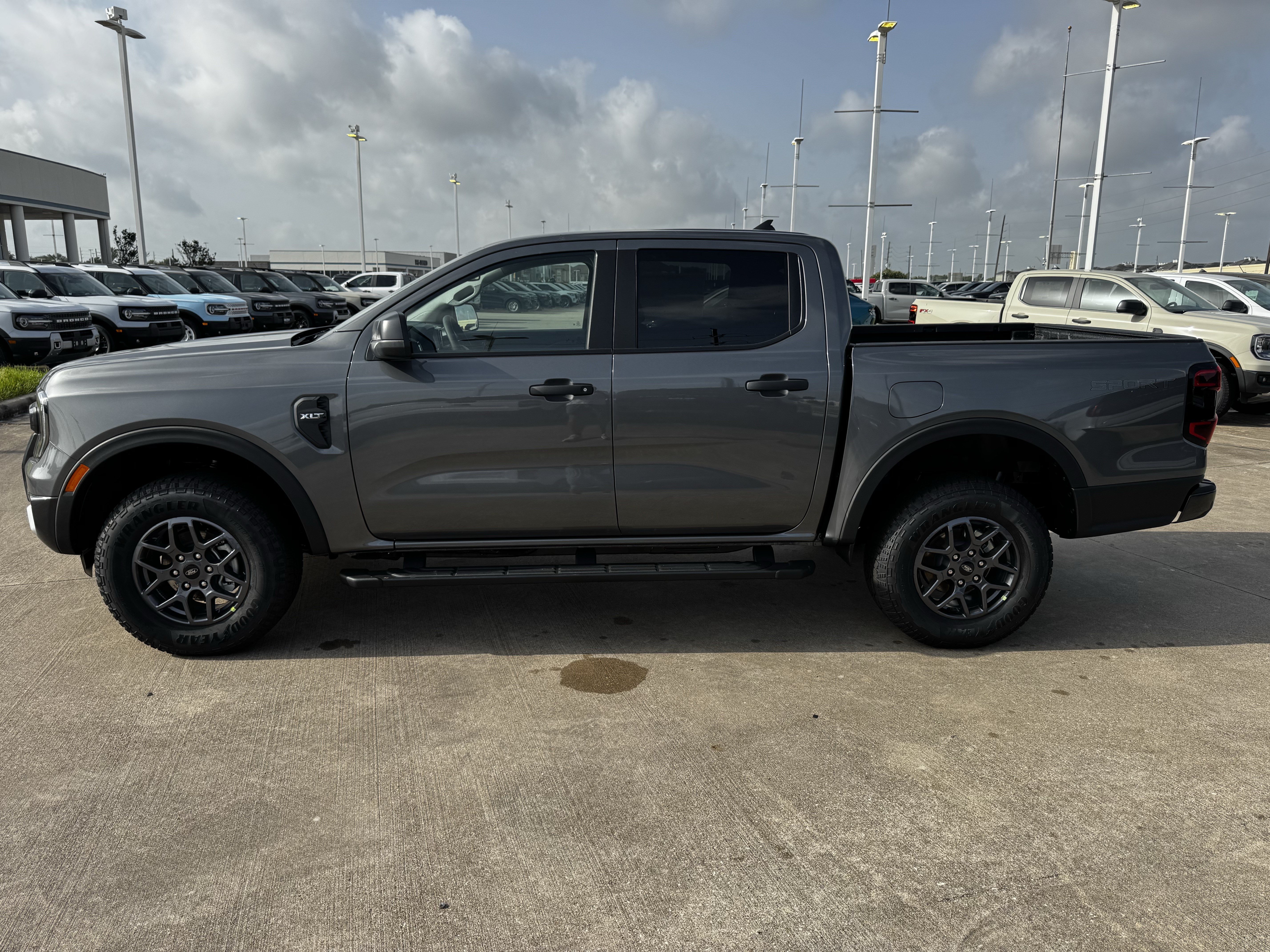 New 2026 Carbonized Gray Metallic Ford XLT image 4