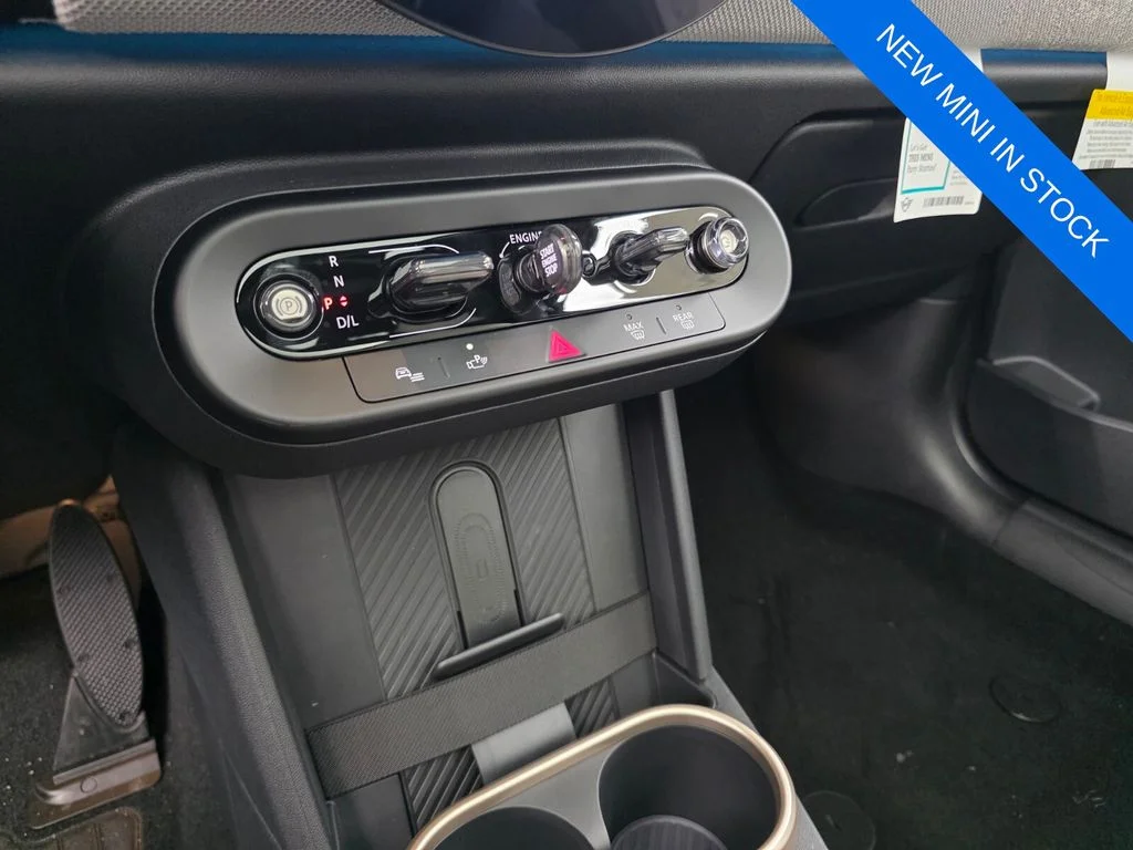 New 2026 Silver MINI Signature Plus image 18