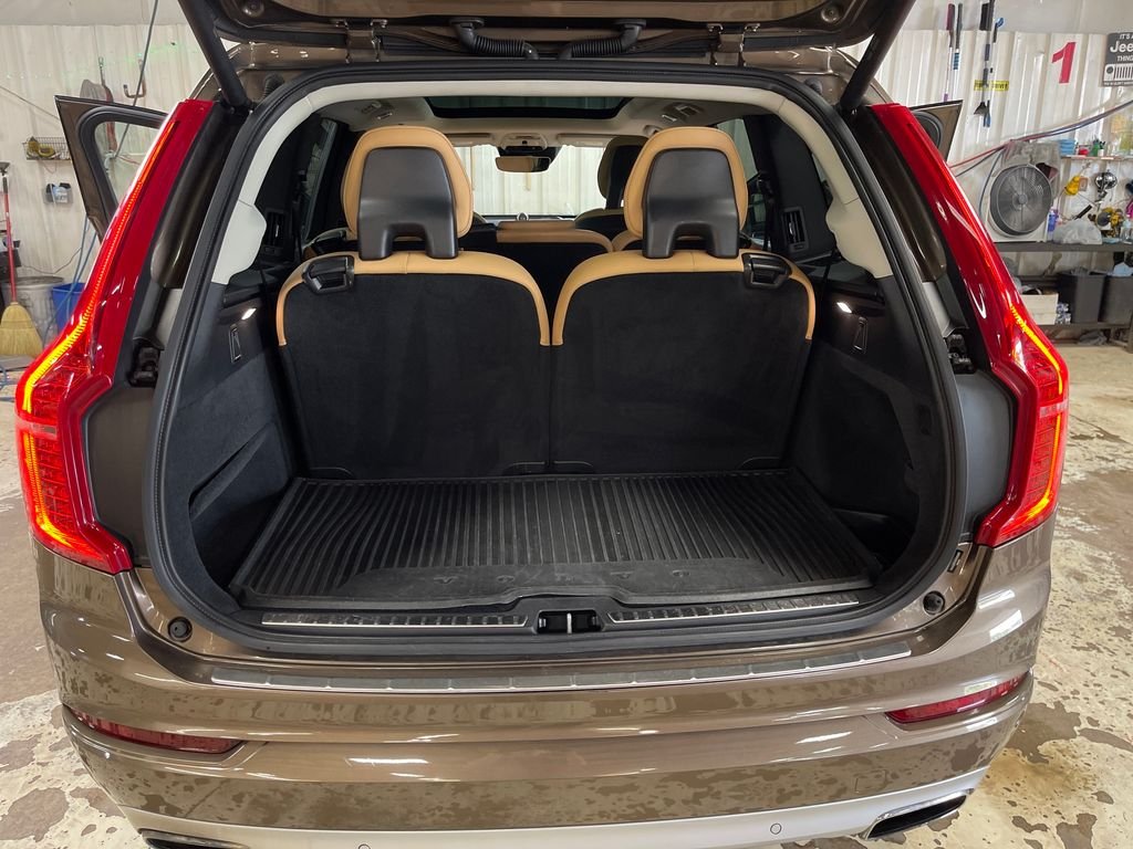 Used 2016 Blue Volvo T6 Momentum image 13