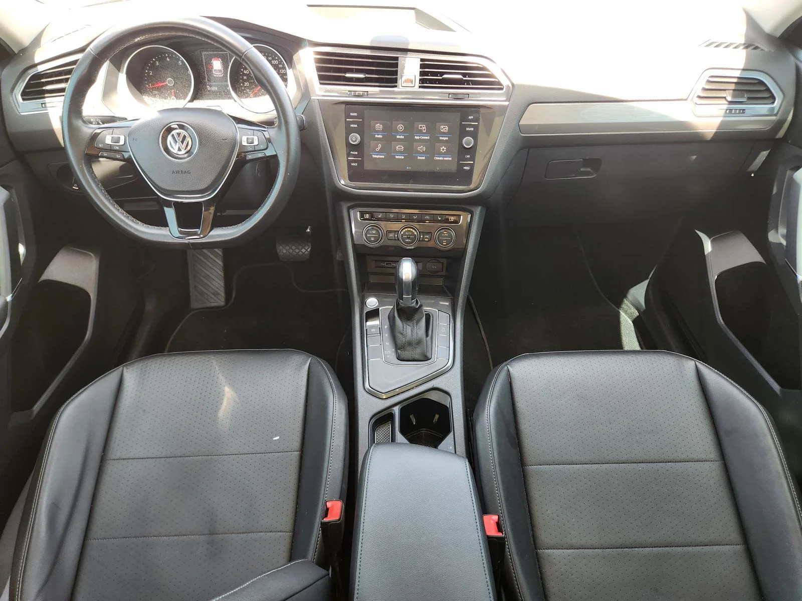 Used 2018 Green Volkswagen 2.0T SE image 26