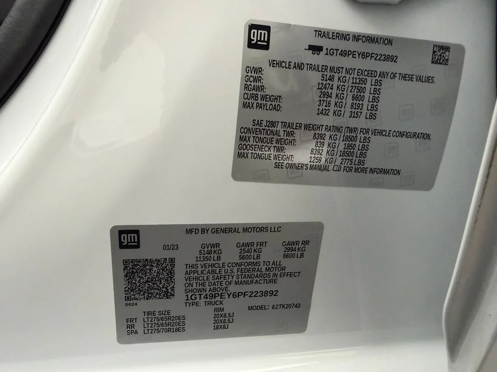 Used 2023 Summit White GMC AT4 image 23