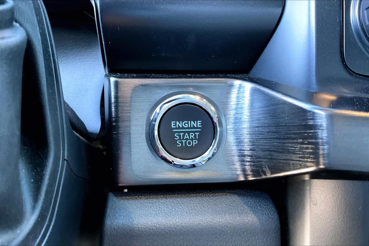 Certified Used 2024 Glacier Gray Metallic Ford LARIAT image 31