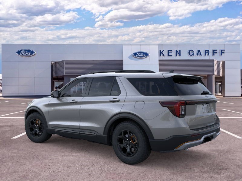 New 2026 Carbonized Gray Metallic Ford Tremor image 4