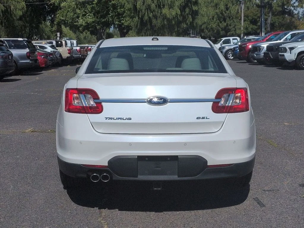Used 2011 White Platinum Clearcoat Metallic Ford SEL image 4