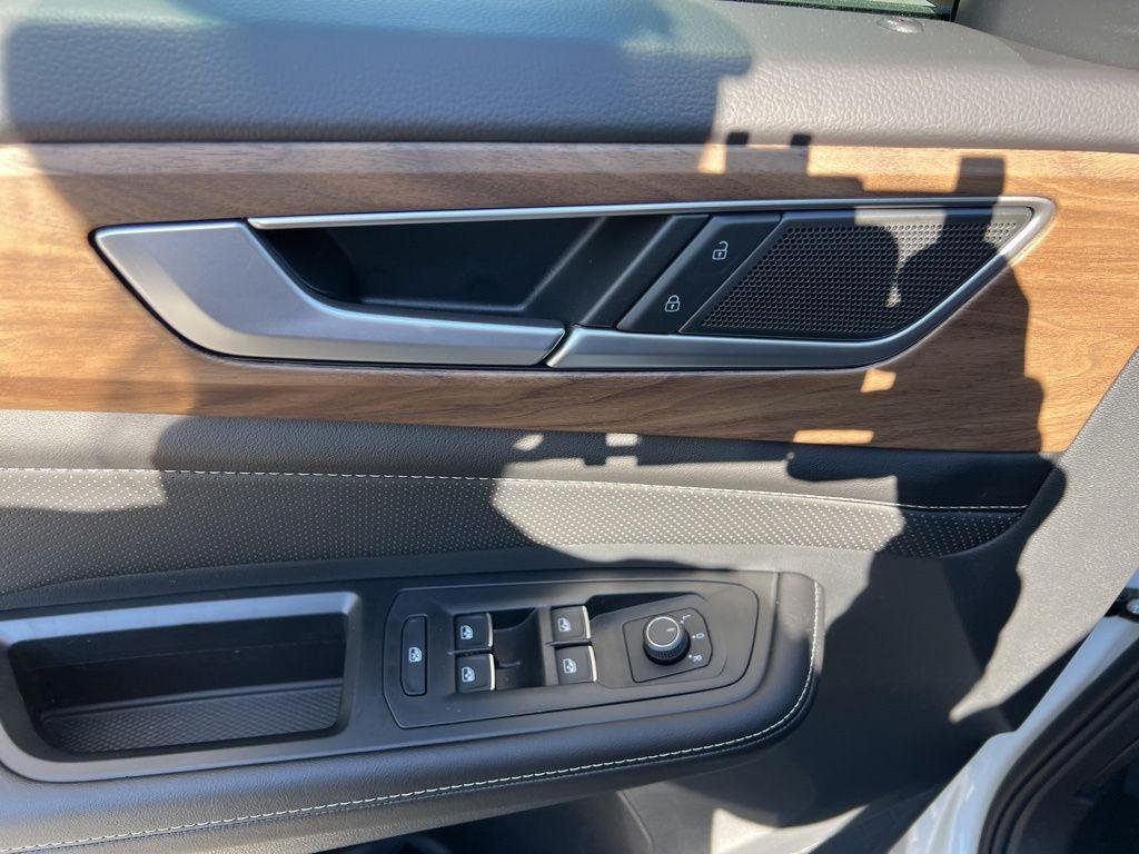 2026 Volkswagen Atlas SE - Photo 12