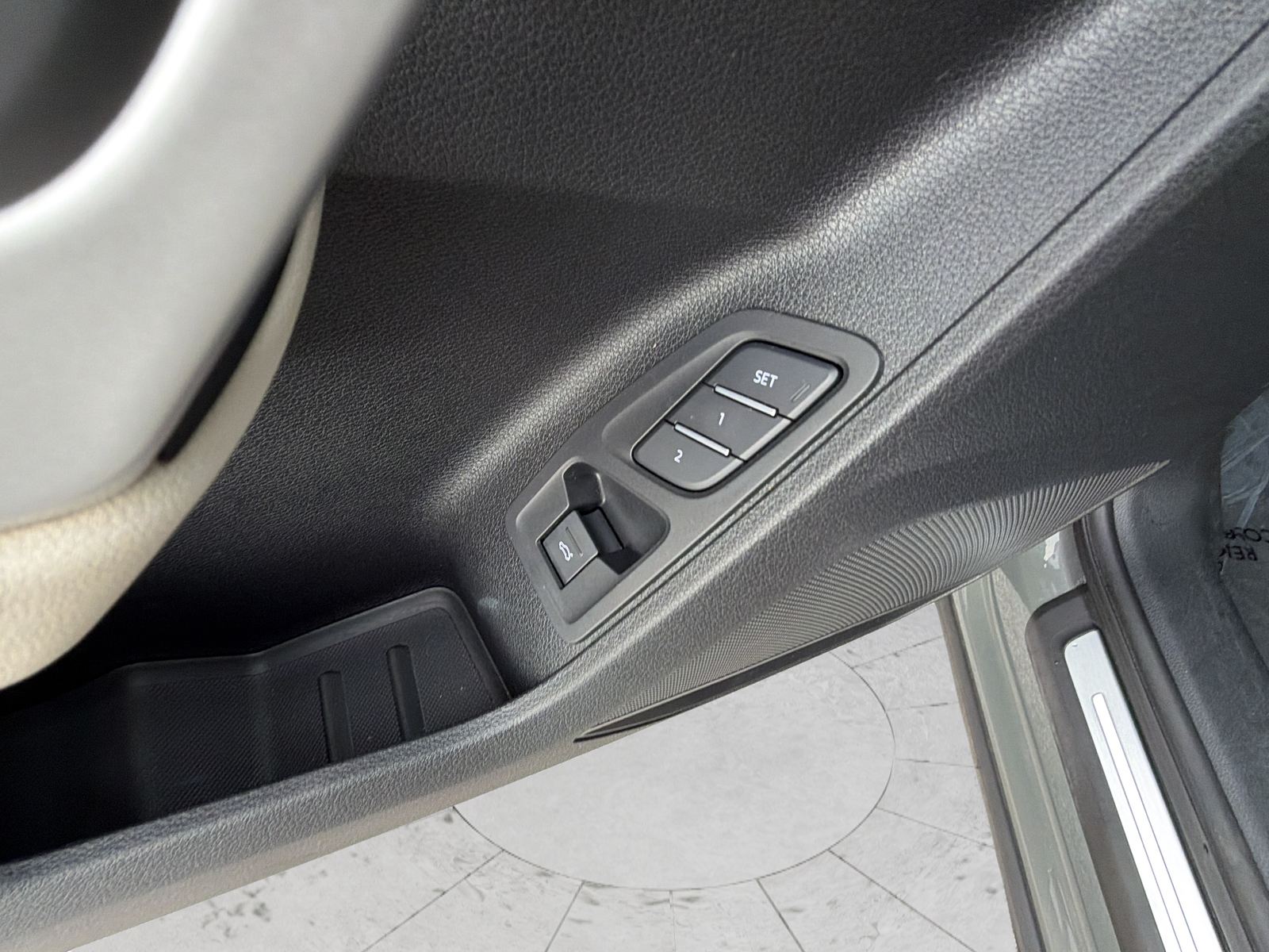 Used 2024  Audi Premium image 33