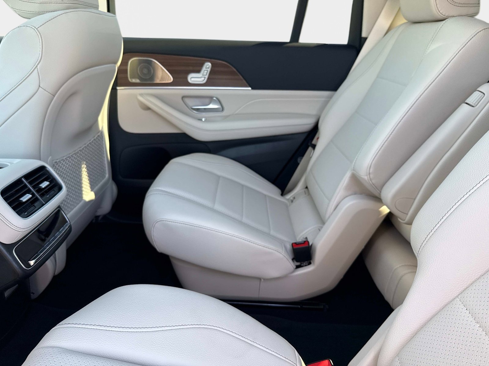 New 2026 Polar White Mercedes-Benz 450 4MATIC® SUV image 13