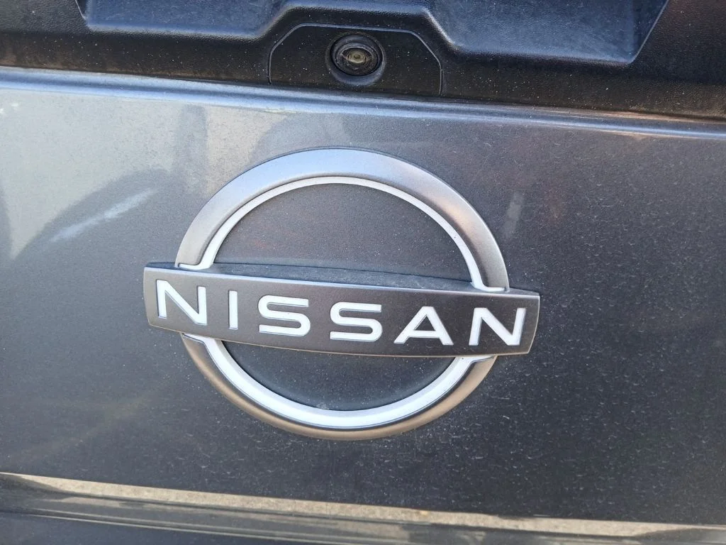 Used 2022 Gray Nissan S image 3