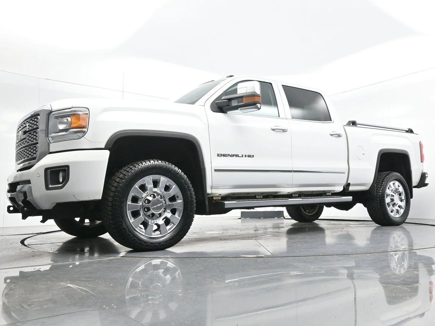 Used 2019 Summit White GMC Denali image 45