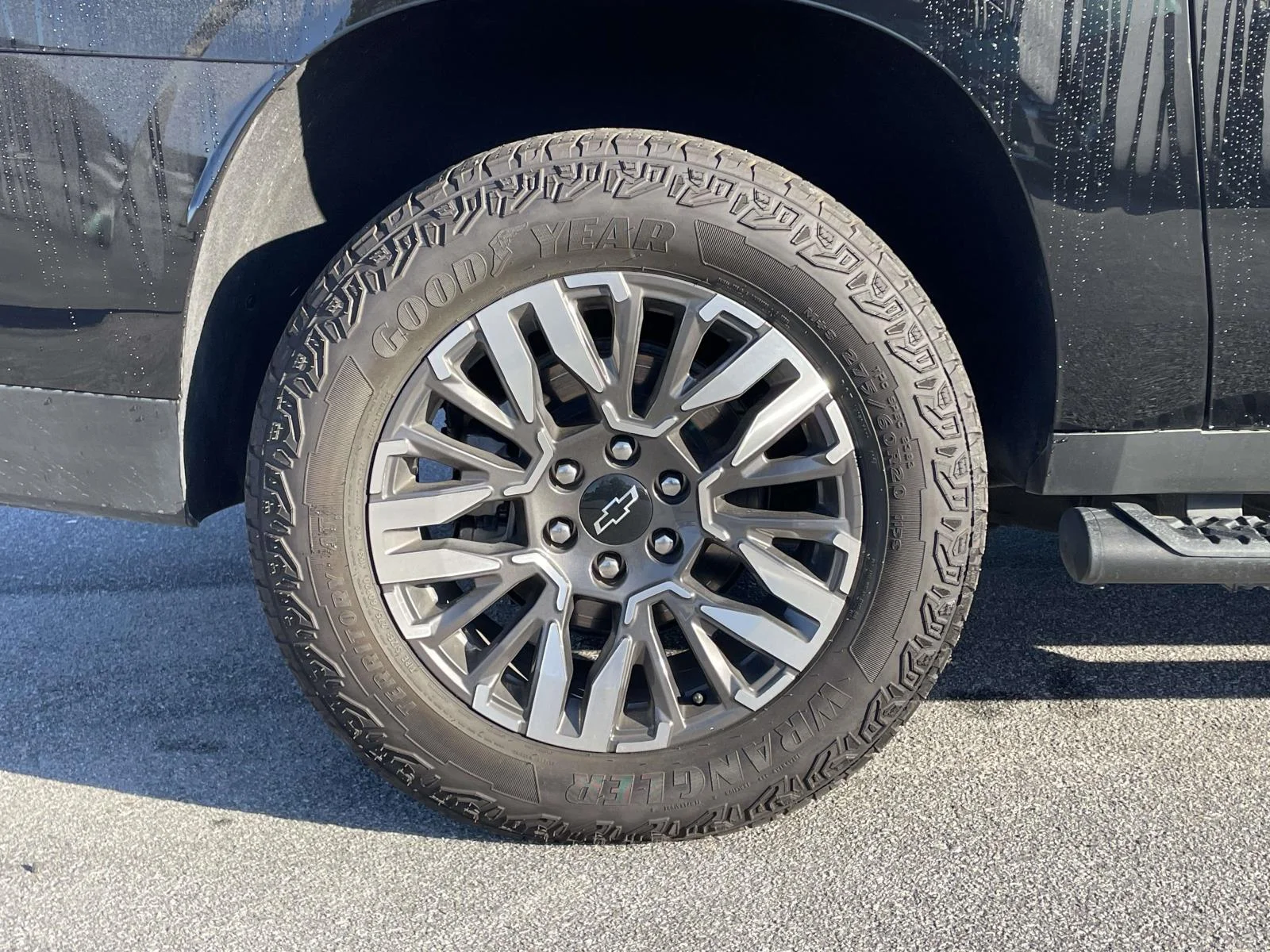 Used 2025 Black Chevrolet Z71 image 31