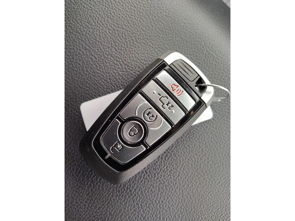 Used 2025 Carbonized Gray Metallic Ford LARIAT image 18