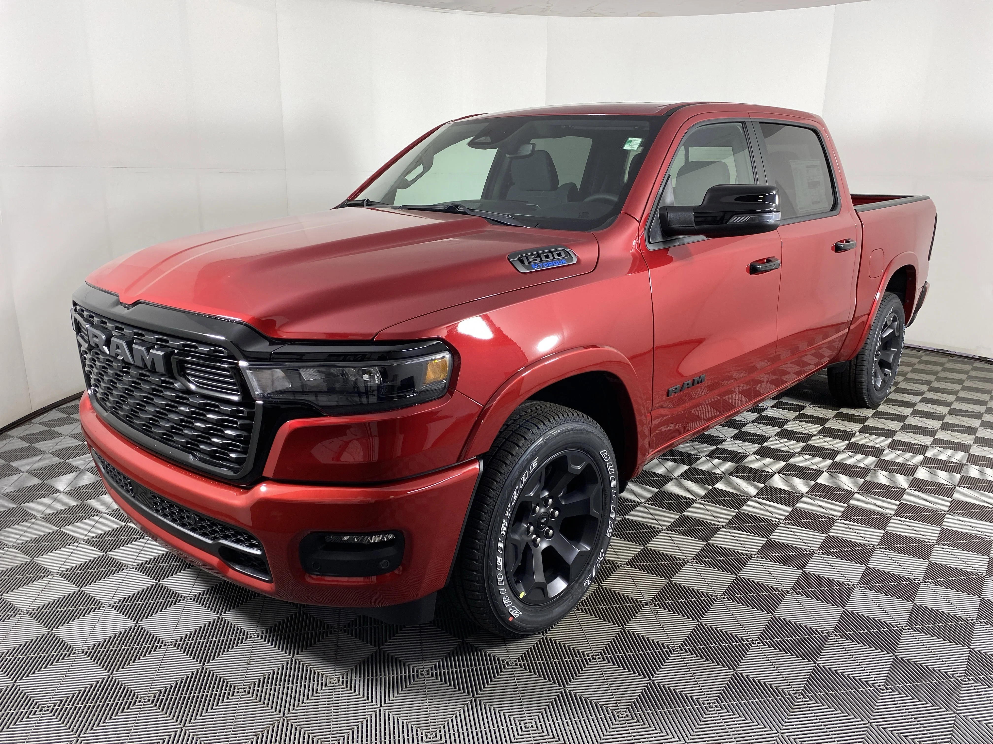 New 2026 Molten Red Pearl-Coat Exterior Paint RAM Big Horn/Lone Star image 10