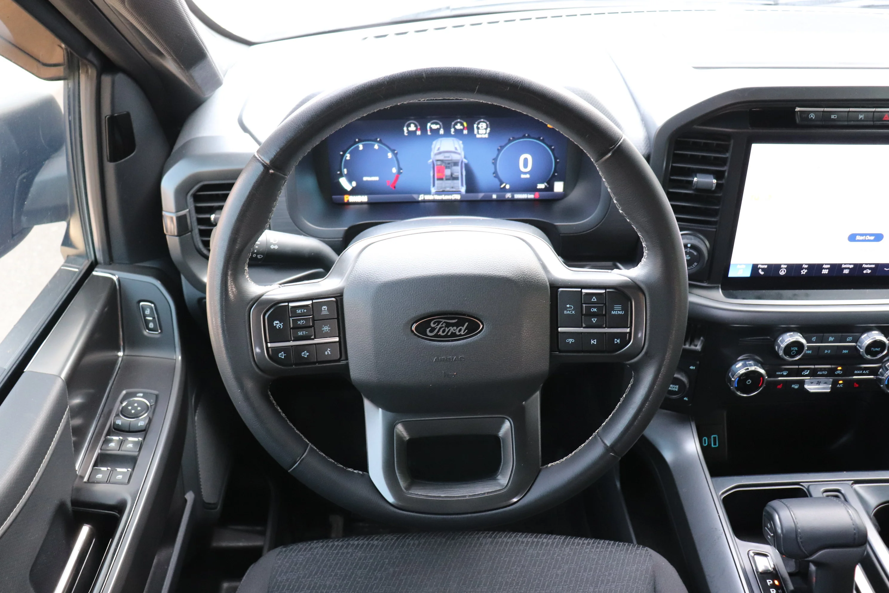Used 2024  Ford XLT 4WD SuperCrew 5.5
