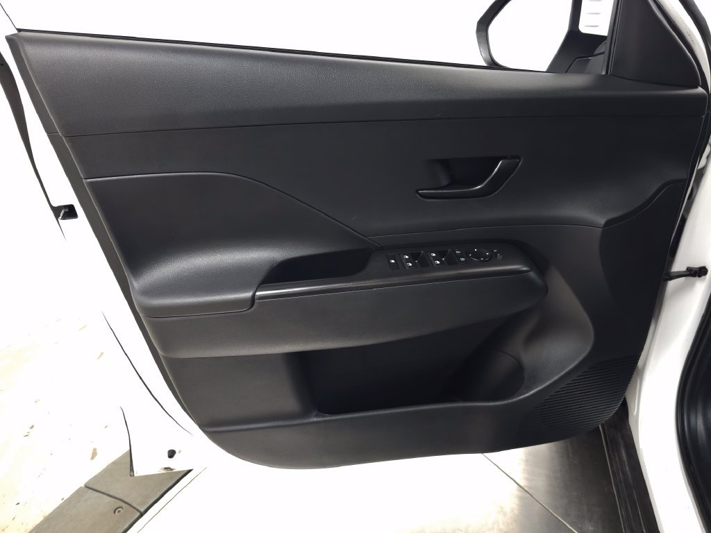 Certified Used 2025 Atlas White Hyundai SEL image 14