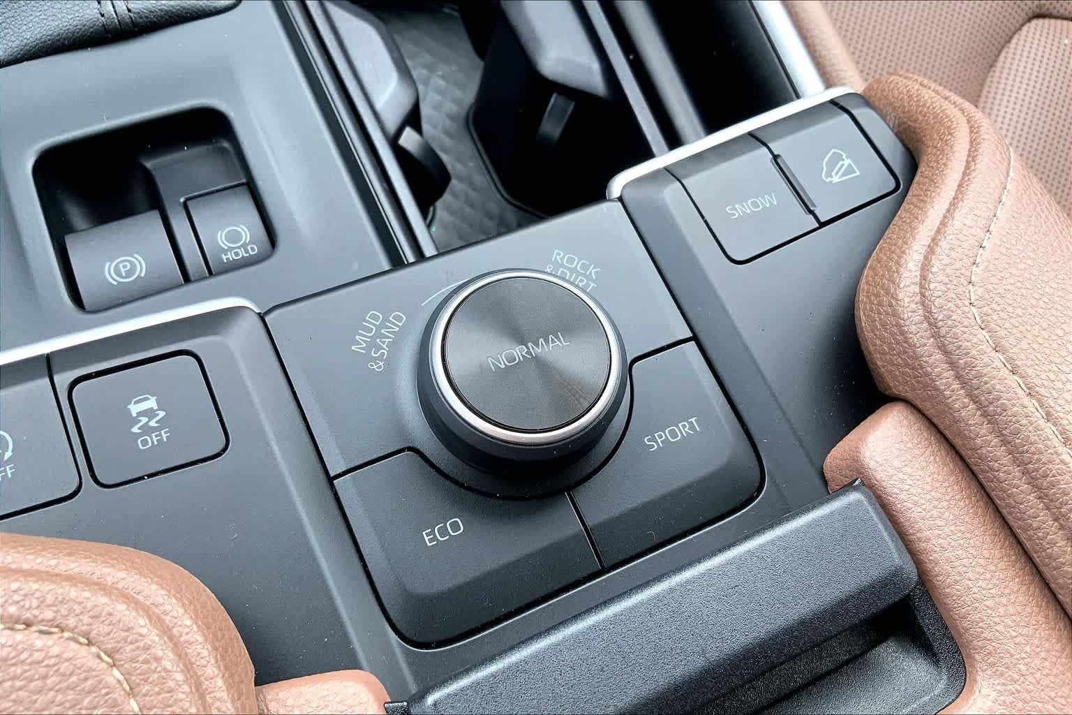 Used 2026 Wind Chill Pearl Toyota Platinum image 36