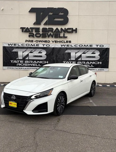 Used 2025 White Nissan 2.5 SV image 2