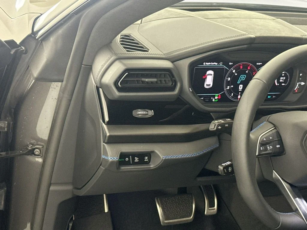 2025 Lamborghini Urus SE - Photo 10
