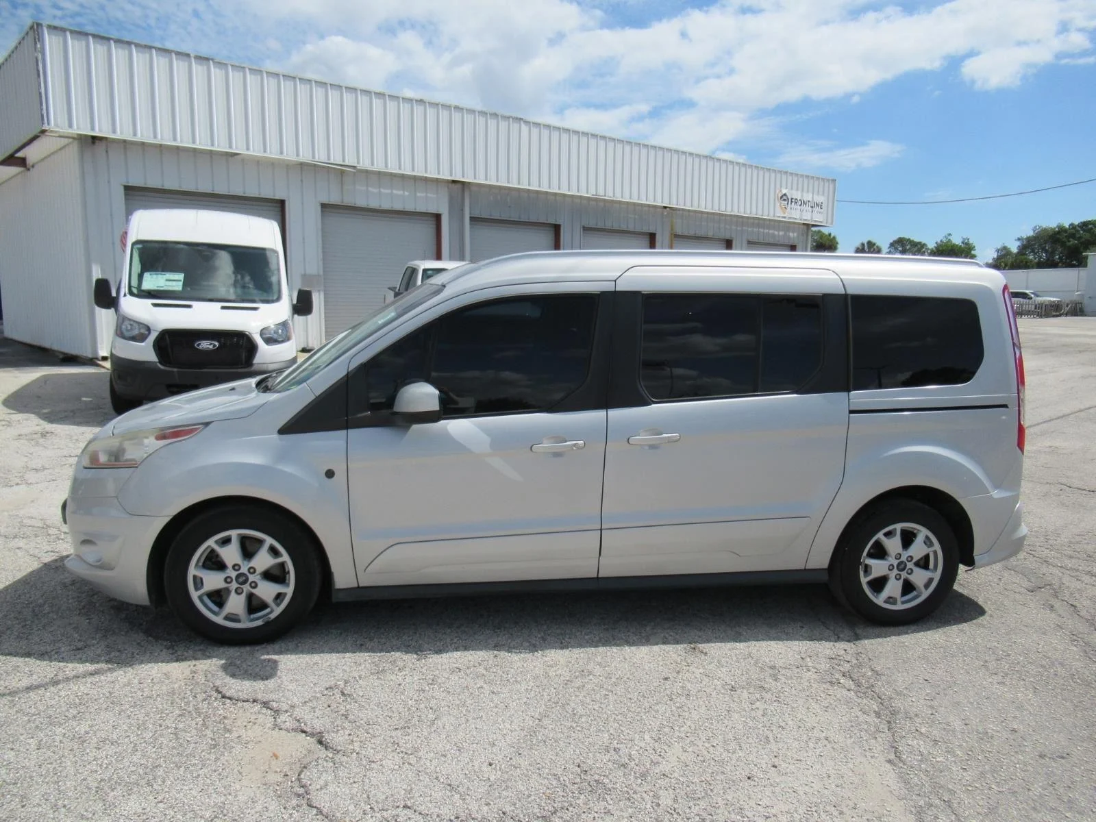 Used 2016  Ford Titanium image 4