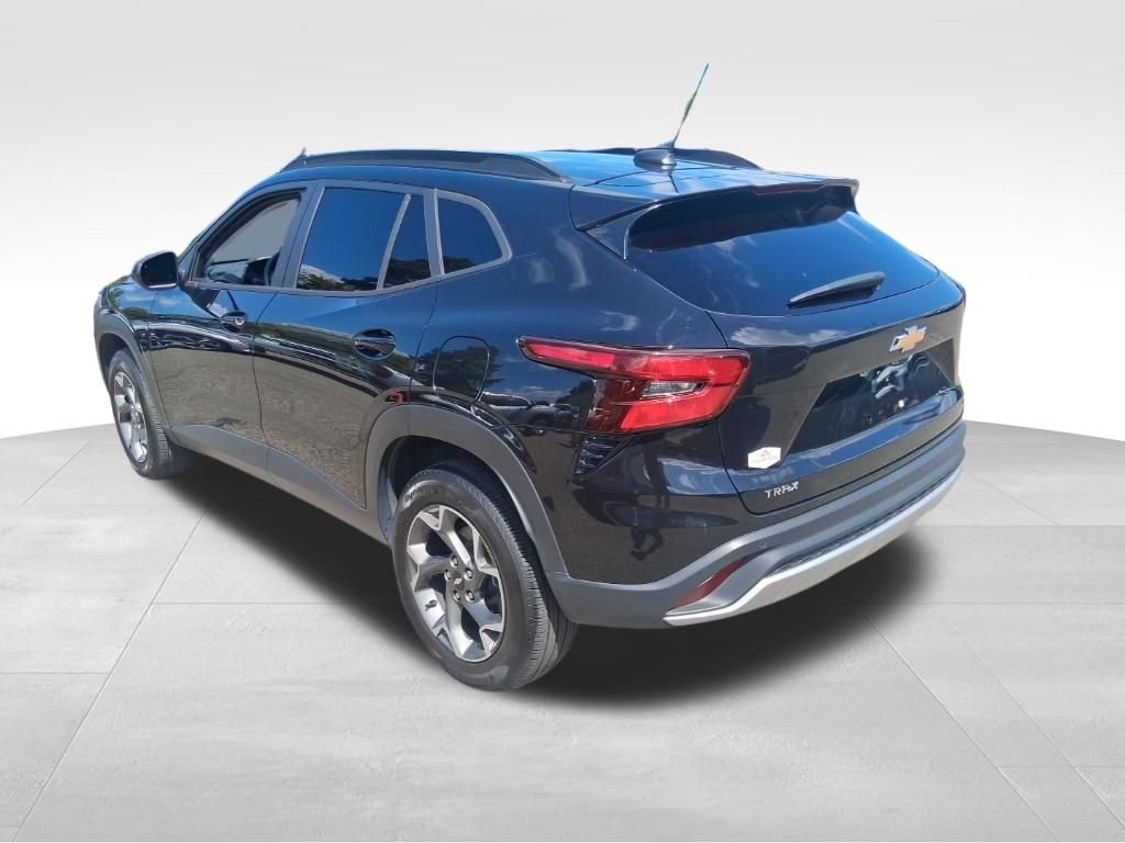 Used 2025 Black Chevrolet LT image 8