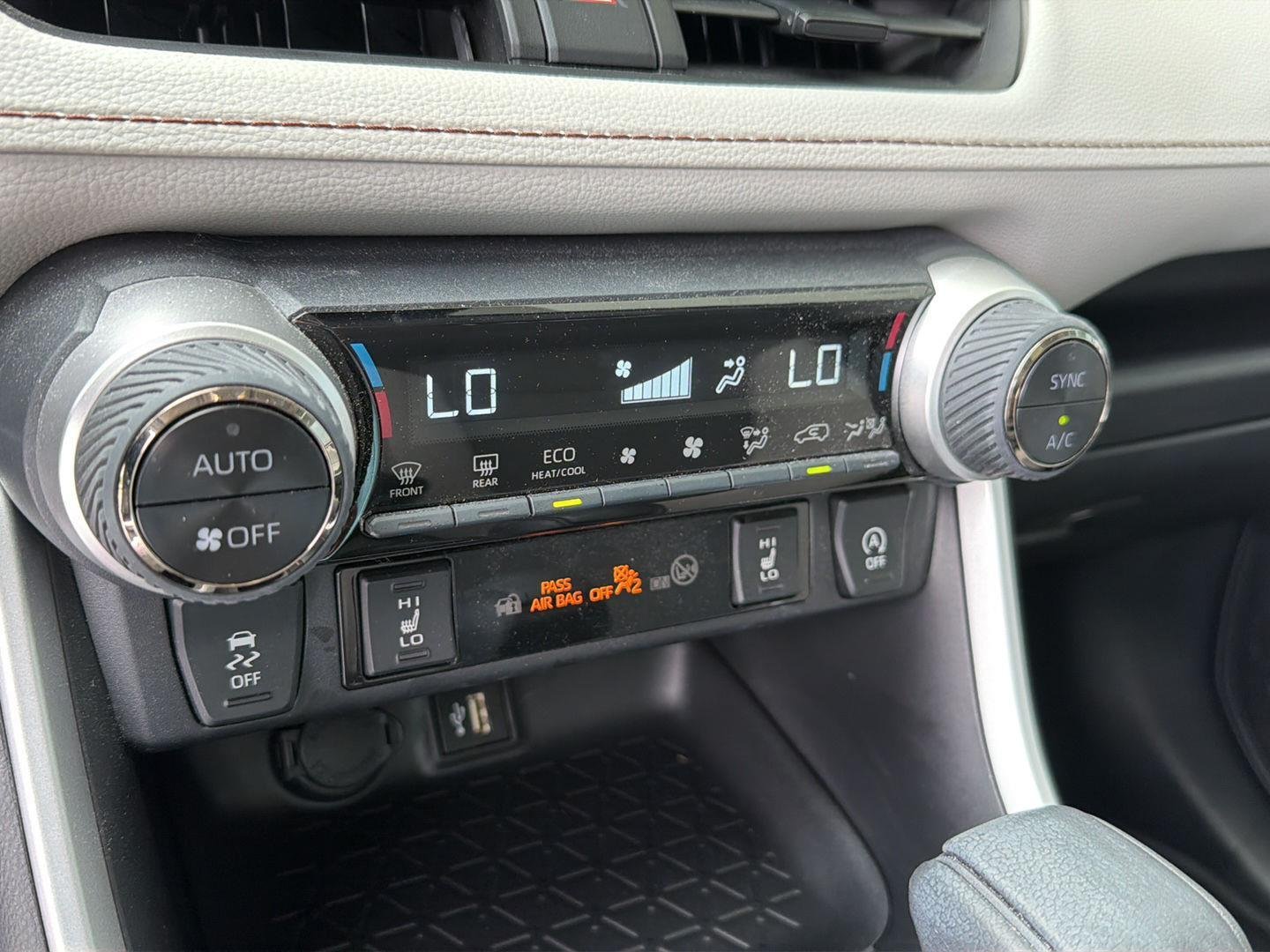 Used 2024 Ice Cap Toyota XLE image 26
