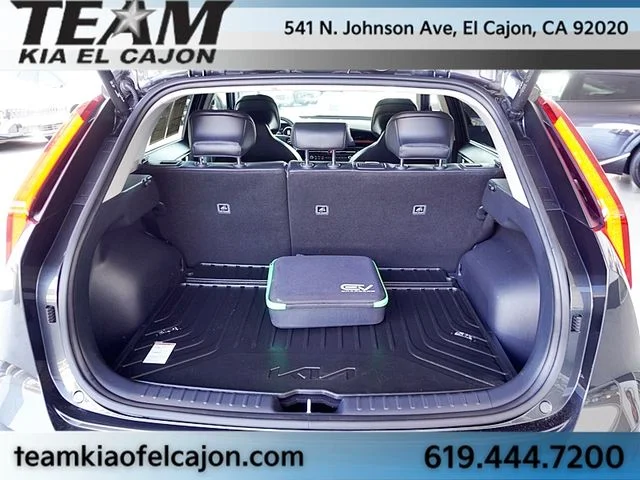 Used 2023 Gray Kia Wave image 13