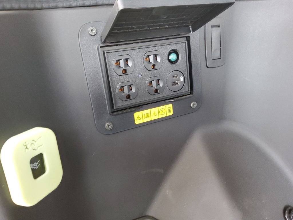 Used 2025 Black Ford Flash image 26