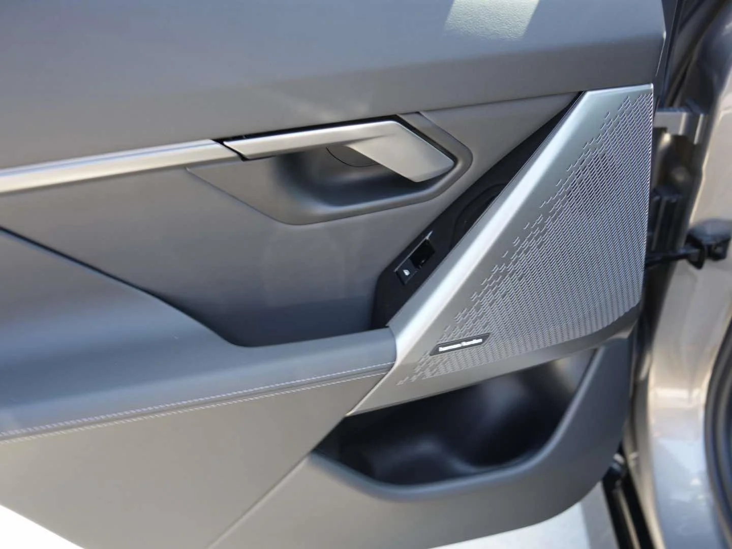 New 2027 Oxide Grey Metallic BMW 530i image 17