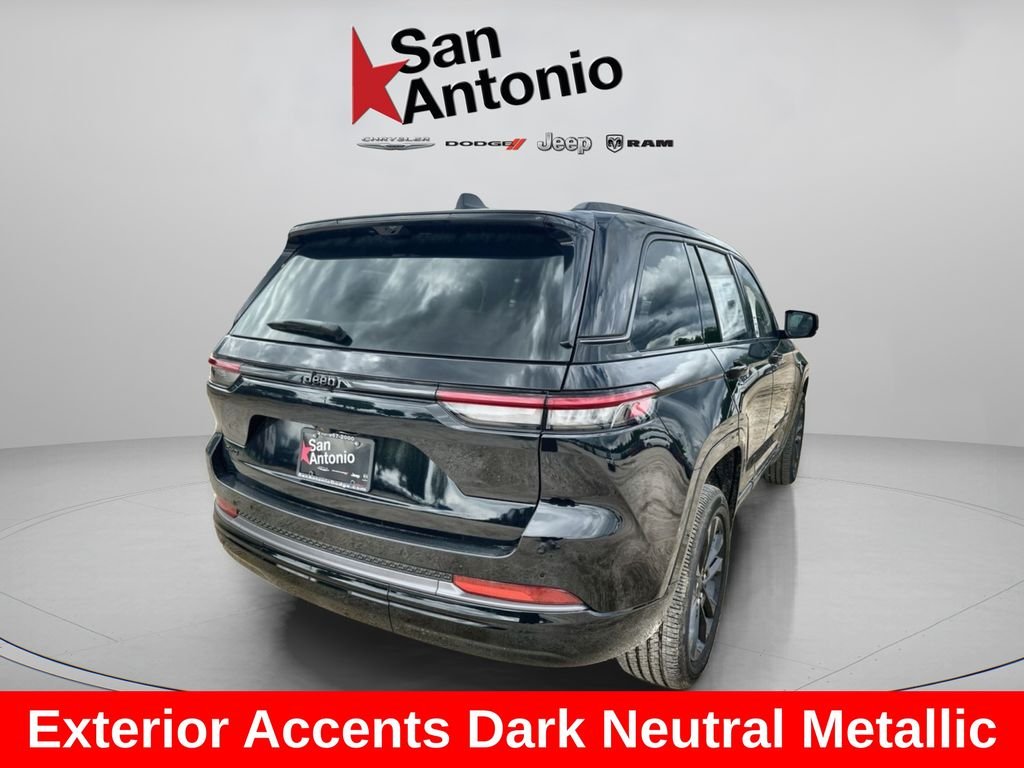 New 2026 Diamond Black Crystal Pearl-Coat Exterior Paint Jeep Limited Reserve image 8