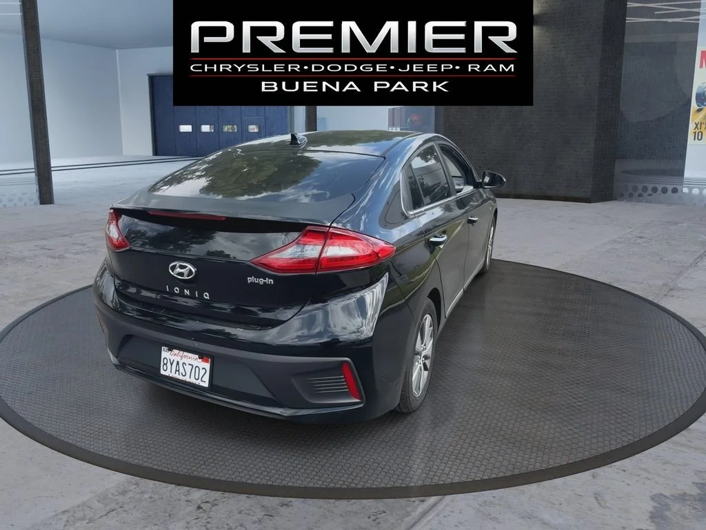 Used 2018 Black Hyundai Limited image 7