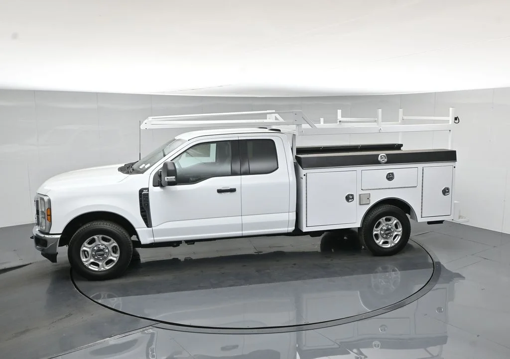 New 2026 Oxford White Ford XLT image 49