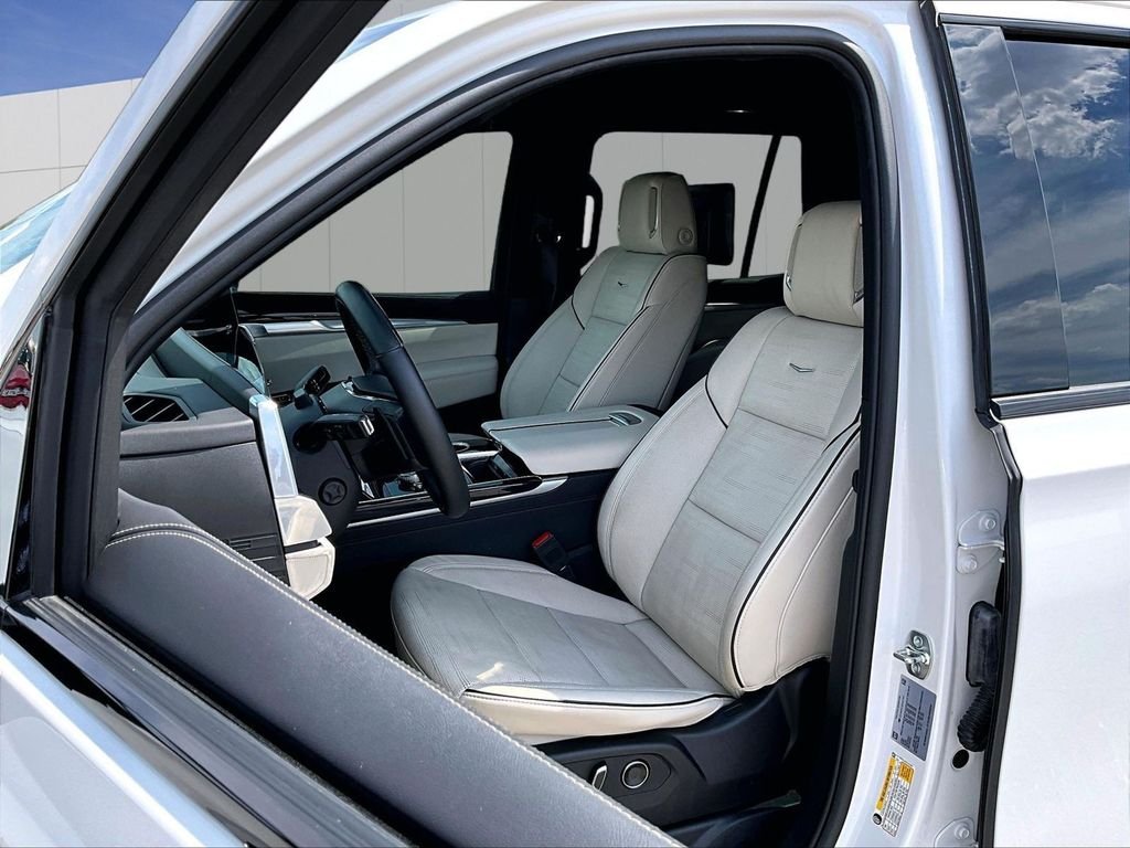 Used 2025 White Cadillac Sport image 5