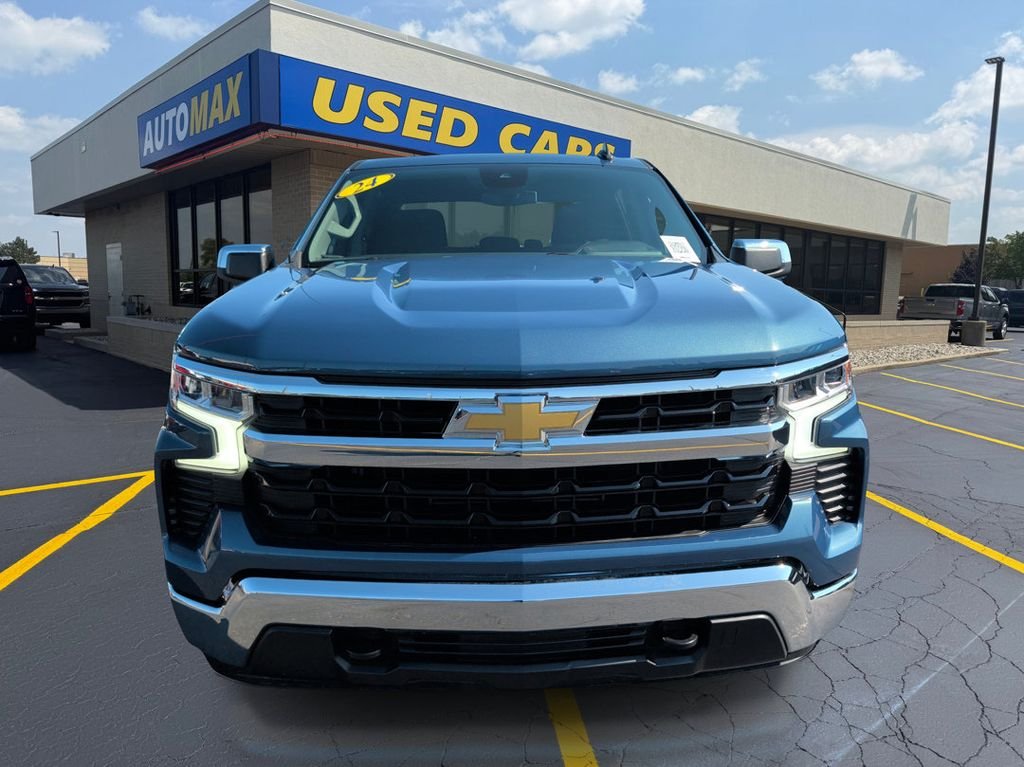 Used 2024 Lakeshore Blue Metallic Chevrolet LT image 3