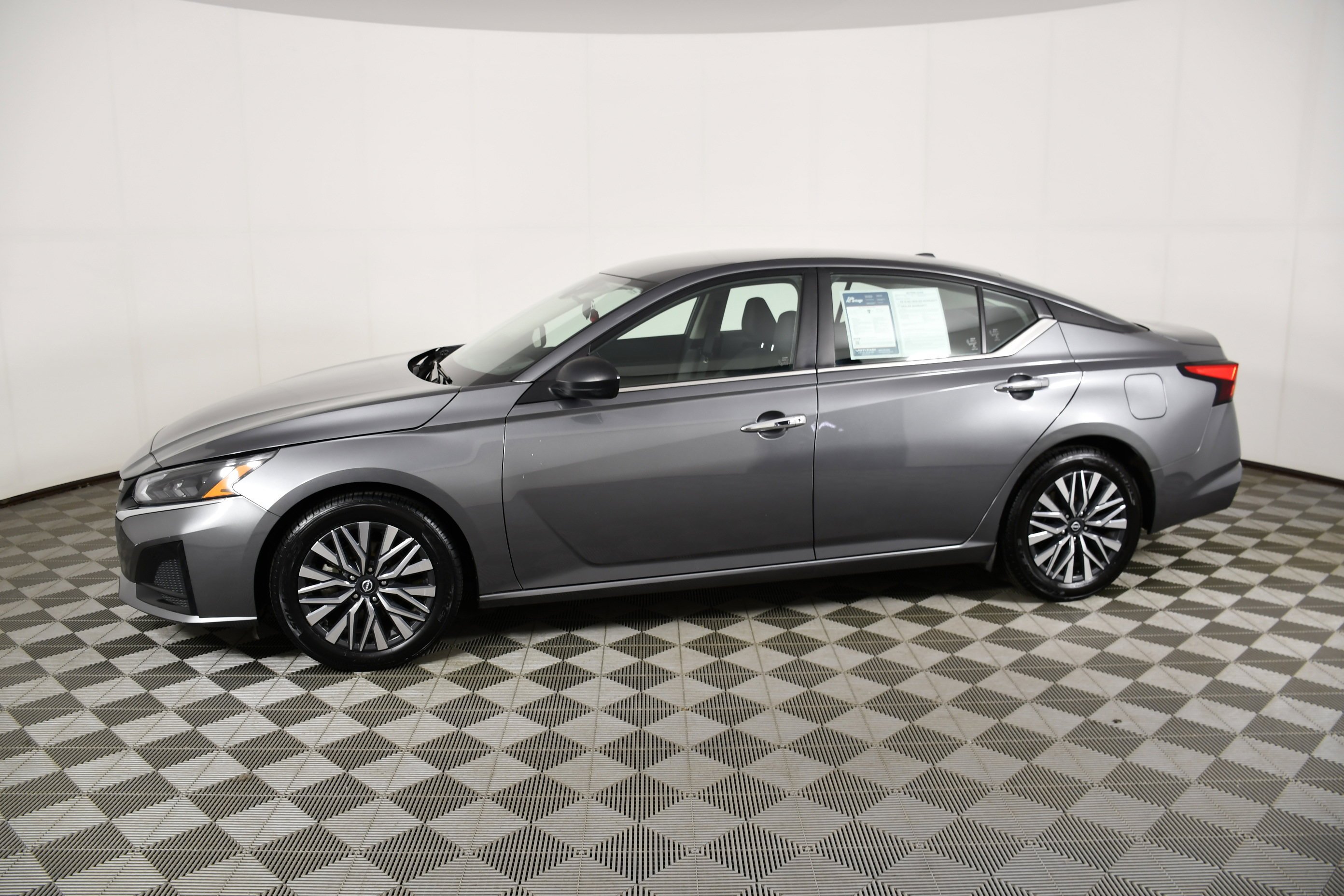 Used 2024 Gun Metallic Nissan 2.5 SV image 9