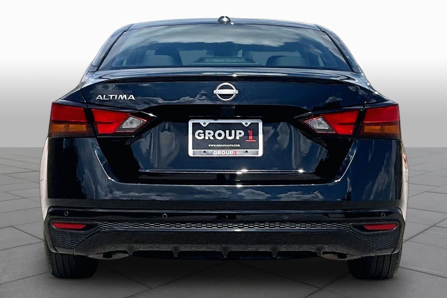 Certified Used 2025 Super Black Nissan SV image 5