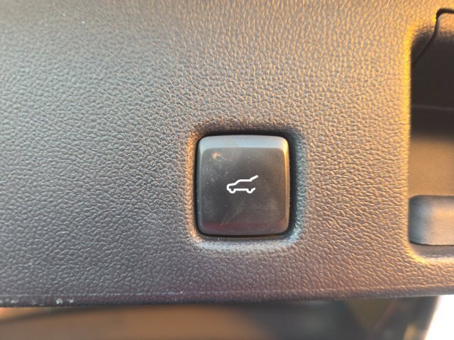 Used 2021 Brown Ford SE image 12
