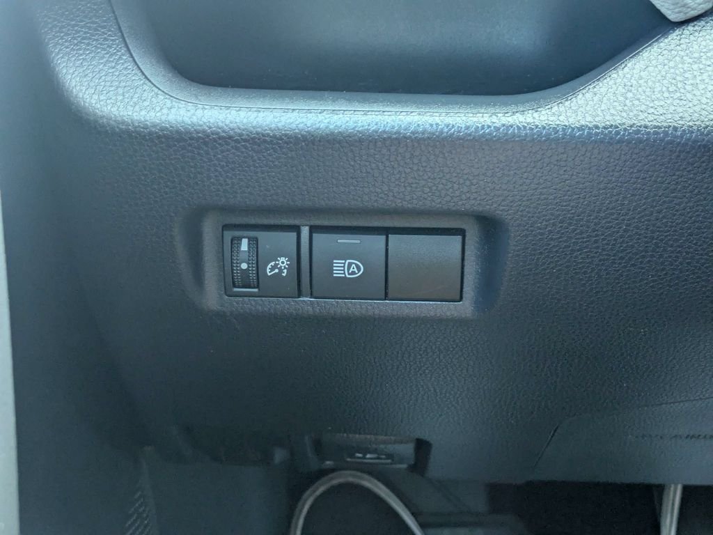Used 2020 White Toyota XLE image 23