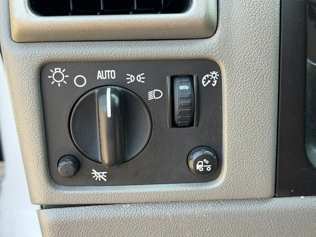 Used 2007 White Chevrolet LS image 13