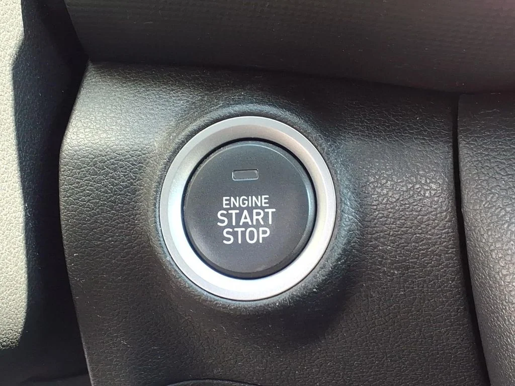 Used 2018 Silver Hyundai SEL image 18