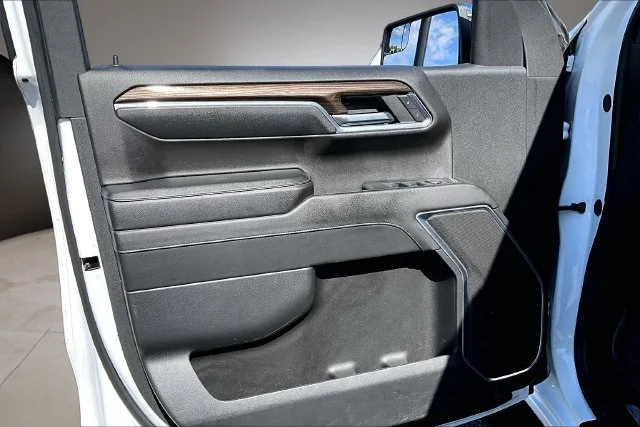 Used 2024 White Chevrolet LT image 19