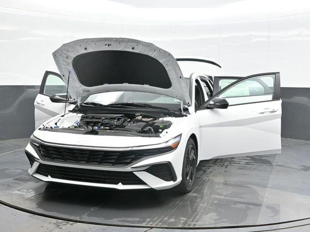 New 2026 White Hyundai SEL Sport image 30