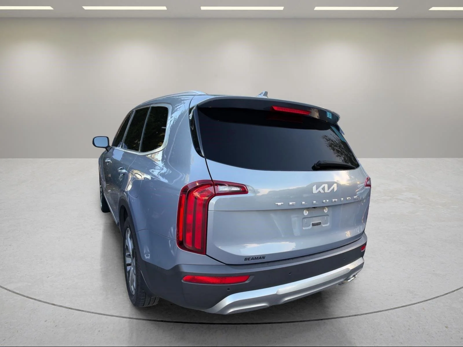 Used 2022 Everlasting Silver Kia S image 4