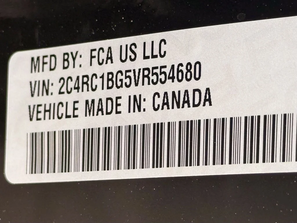 New 2027 Diamond Black Crystal Pearl-Coat Paint Chrysler Select image 35