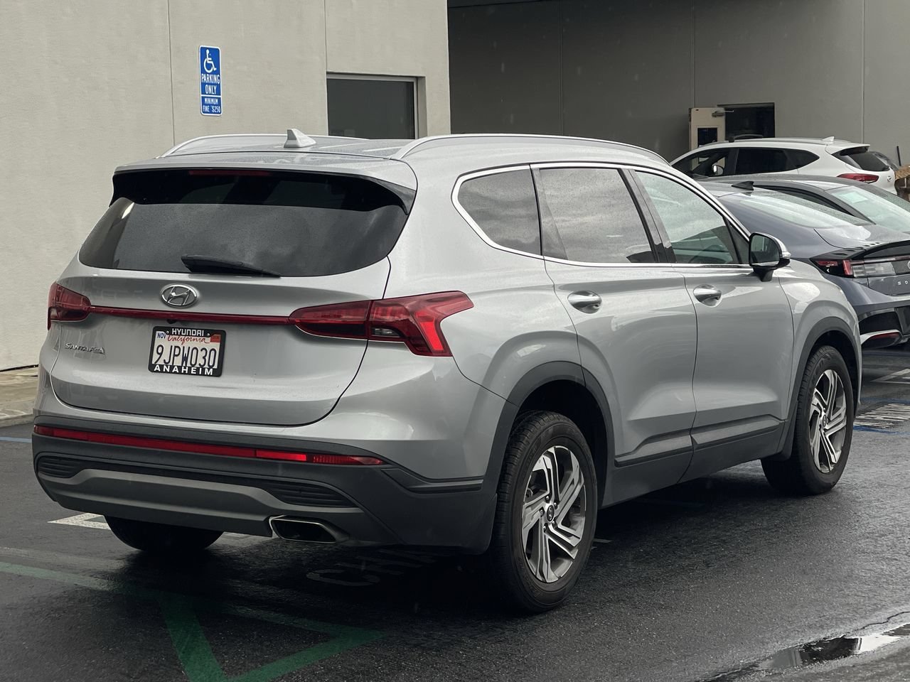 Used 2023 SHIMMERING SILVER HYUNDAI SEL image 5