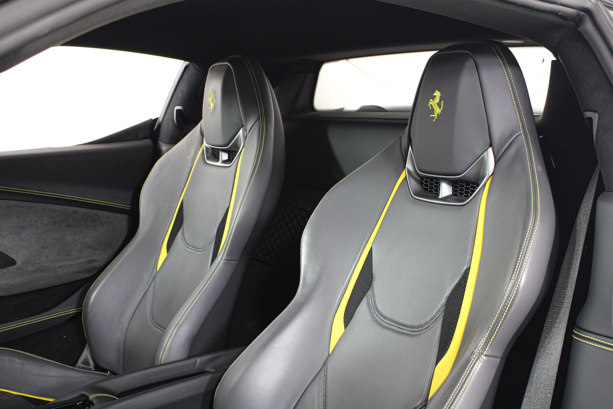 Used 2025 Bianco Cervino Ferrari  image 37