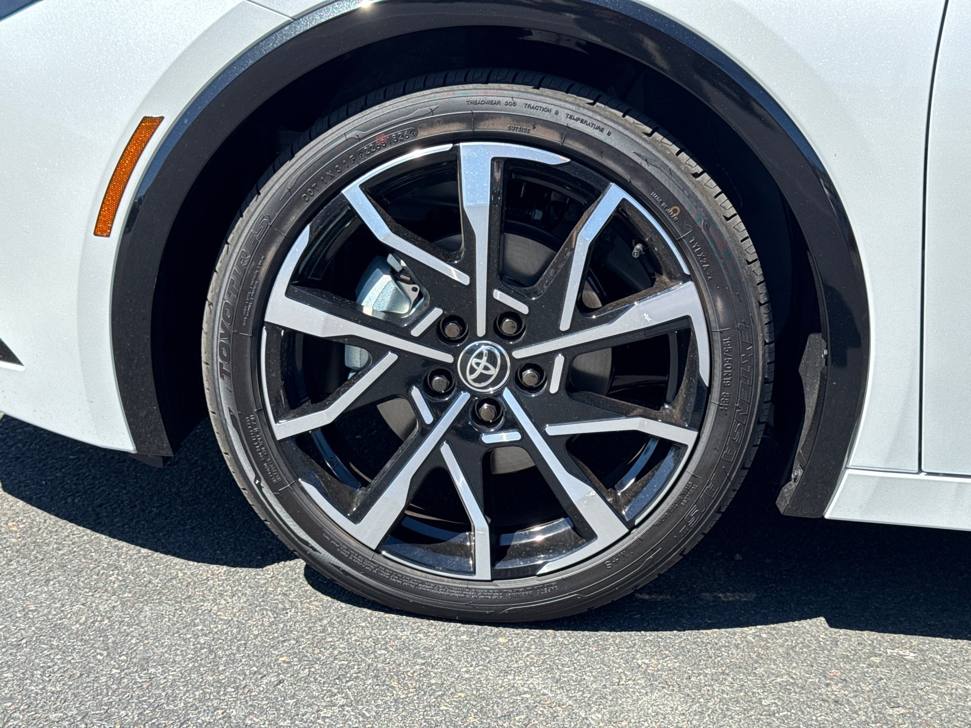 New 2026 Wind Chill Pearl <sup>1</sup> Toyota  XSE image 6