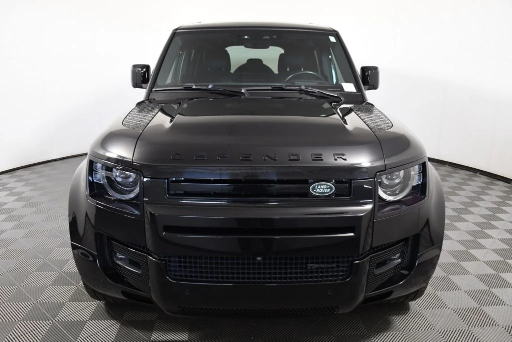 Used 2023 Santorini Black Metallic Land Rover X-Dynamic SE image 10