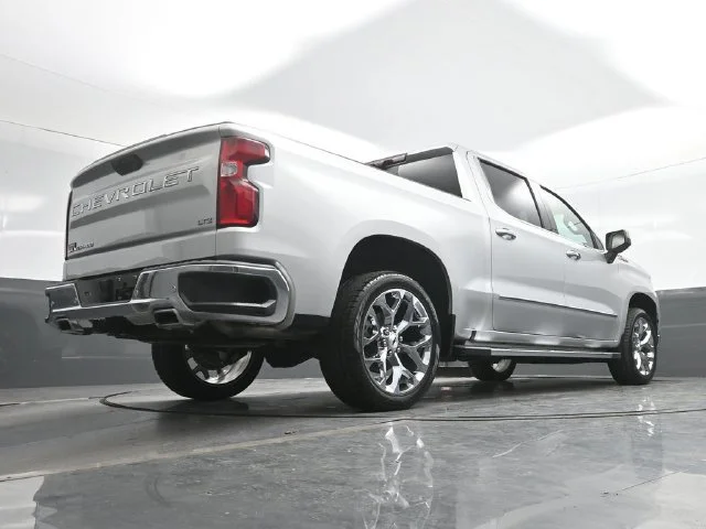 Used 2022 SILVER ICE METALLIC Chevrolet LTZ image 26